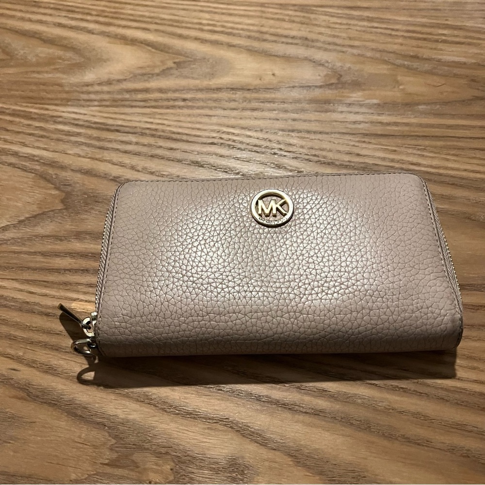 Michael Kors Pebbled Leather Zip Around Wallet Taupe MK Logo‎